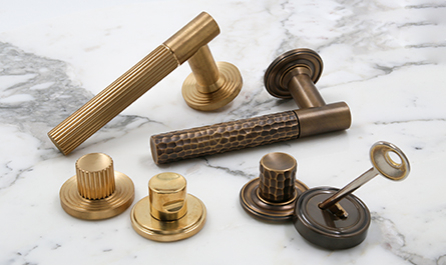 Дверные ручки