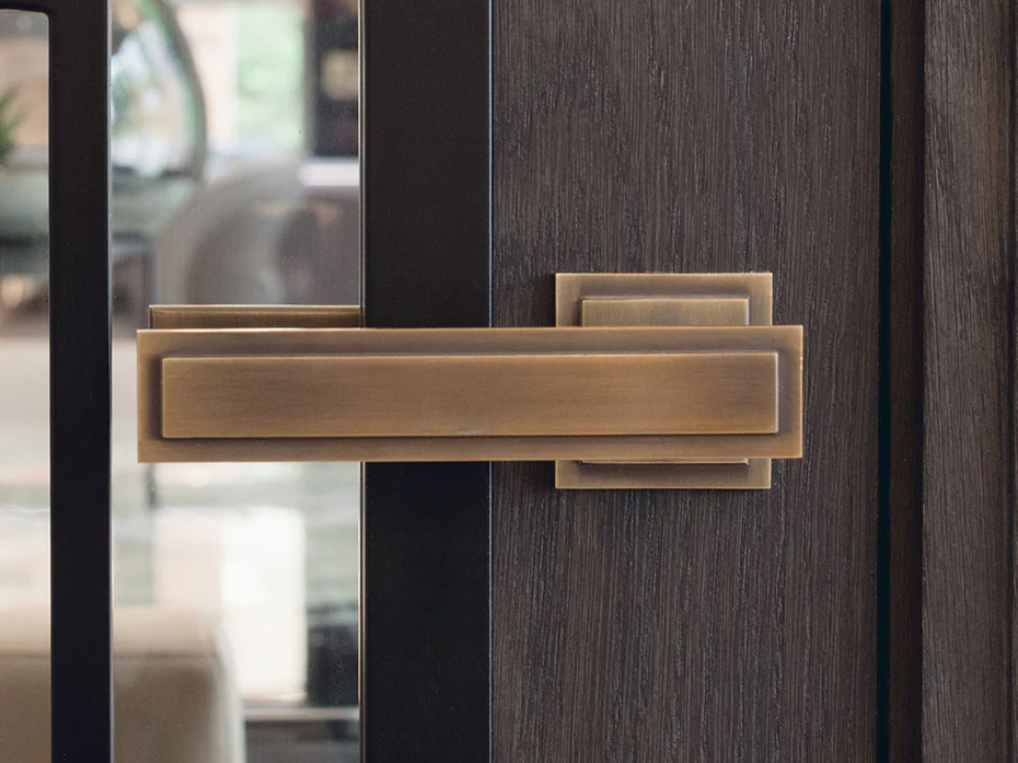 Дверная ручка на розетке Oliver Knights Anthony LH античная латунь