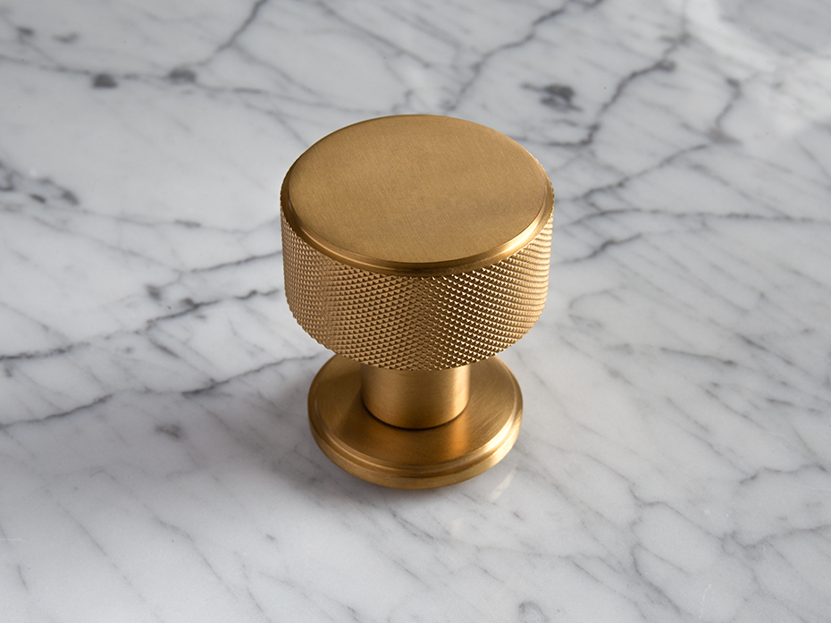 Дверная ручка-кноб Oliver Knights Carlos DK матовая латунь