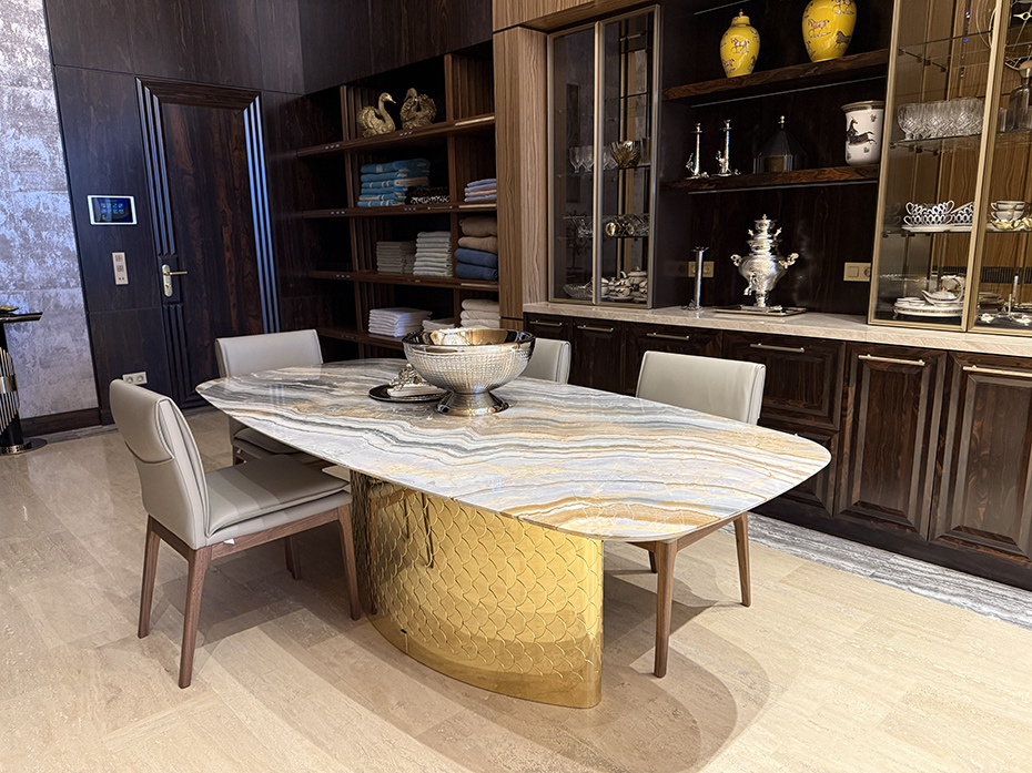 Стол обеденный лодка Ar-Deco FG-086 овальный полированная латунь