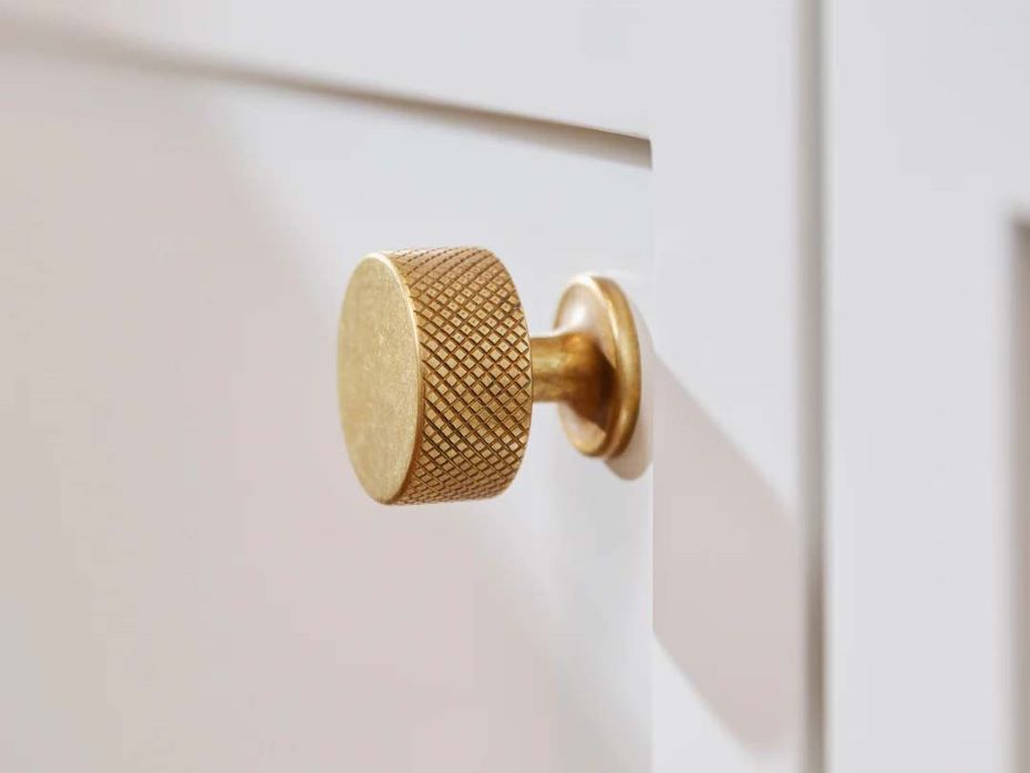 Мебельная ручка-кноб Armac Martin Sparkbrook 32 мм античная латунь