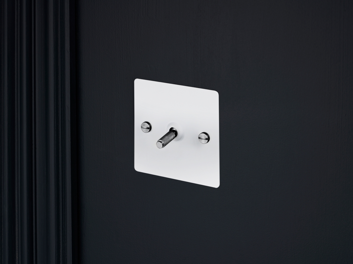 Выключатель тумблерный Buster & Punch одинарный UK-TO-CO-1G-WH-ST белый