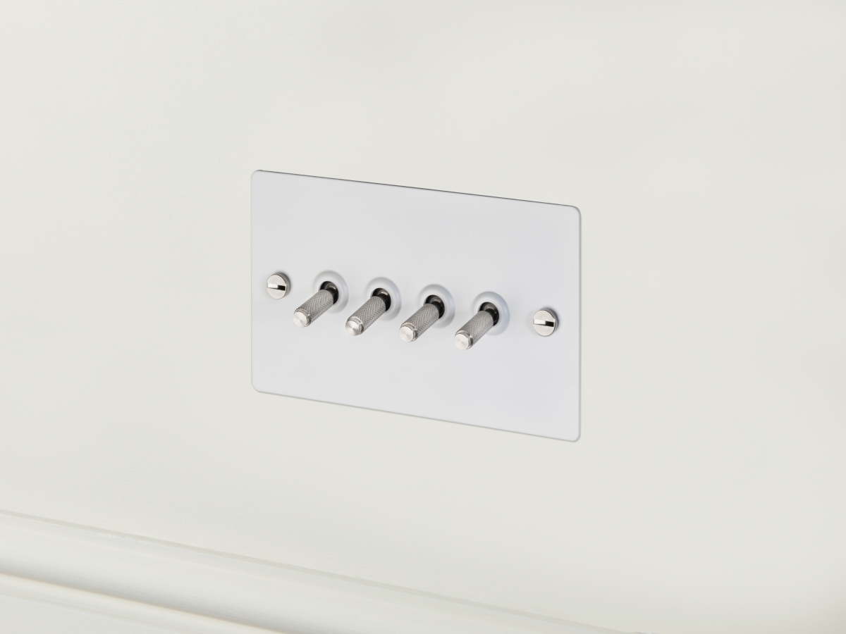 Выключатель тумблерный Buster & Punch четырехклавишный UK-TO-CO-4G-WH-ST белый