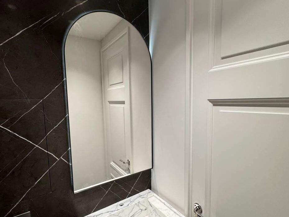 Зеркало прямоугольное в латунной раме FURNTEK FG-002030 чёрная бронза