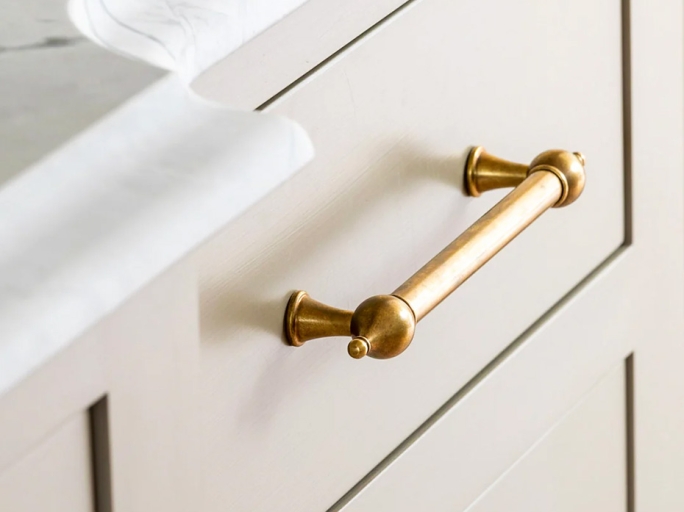 Мебельная ручка-скоба Armac Martin Belgrave 240 мм матовая латунь