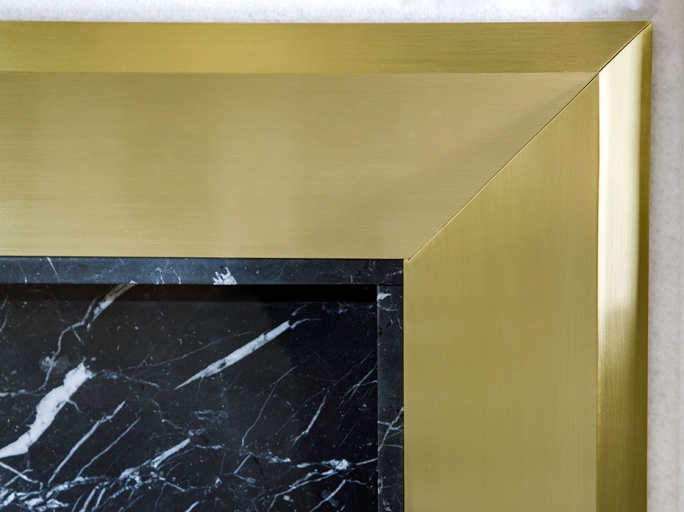 Мраморный камин  FURNITEK FG-05001 латунь
