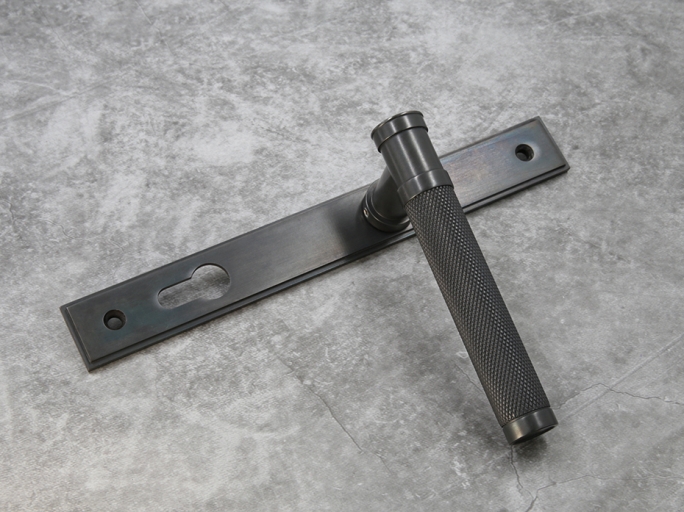 Ручка для балконной двери на узкой планке Frank Allart 7748G0259 чернёная латунь с полировкой