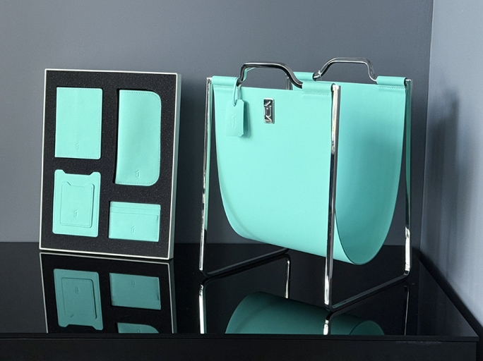 Подарочный набор аксессуаров из кожи FURNITEK FG-409