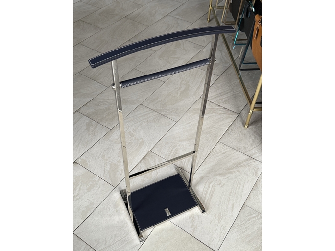 Напольная вешалка для одежды FURNITEK FG-092 из латуни и натуральной кожи полированный никель