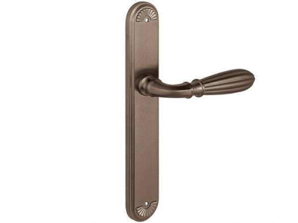 Дверная ручка на планке Enrico Cassina INDIRA 480620 матовая бронза