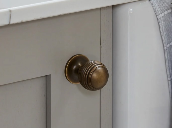 Мебельная ручка-кноб Armac Martin Merrick 25 мм матовая бронза