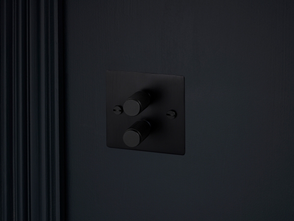 Диммер Buster & Punch двойной UK-DI-CO-2G-BL-A чернёная латунь