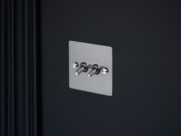 Выключатель тумблерный Buster & Punch двойной UK-TO-CO-2G-ST матовый хром