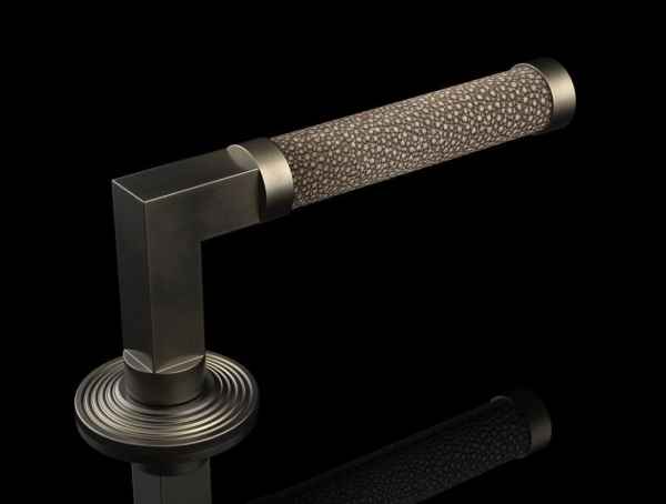 Ручки для дверей с кожей Oliver Knights