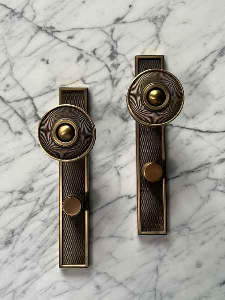 Ручки-кнобы на планках Oliver Knights